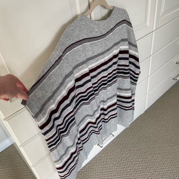 Poncho like LOFT sweater - Picture 5 of 8